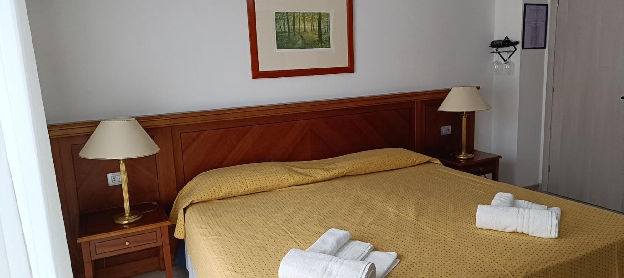 Villa Mariana Bed And Breakfast サルッツォ エクステリア 写真